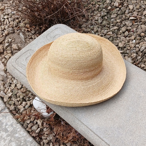 HELEN KAMINSKI 100% RAFFIA HAT, Elegant Straw Hat NWOT